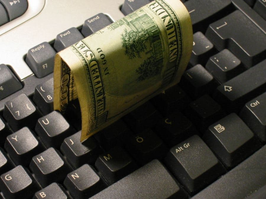 Как продать сайт? Статья рассчитана на профессионалов, имеющих свои сайты.